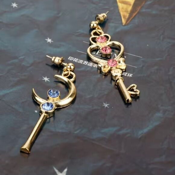 Sailor Moon Gold Key Charm Earrings - Picture 3 of 4